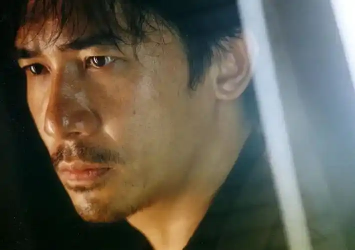 连《无间道》里被意外爆头的陈永仁,也让梁朝伟成为警匪片史上最具