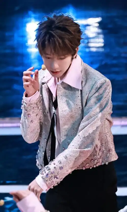 时代少年团有点甜##贺峻霖2024 霖声漫漫扬四海