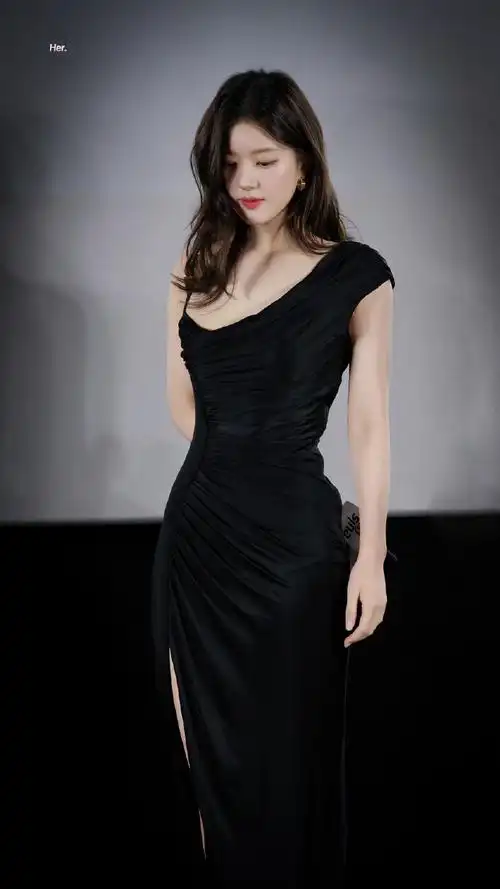 鹅滴神呐神隐追剧团 ##赵露思凤隐