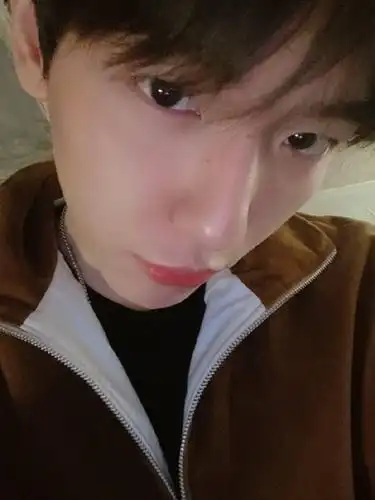 从正太到潮男,完美消化每种风格,自拍匠人边伯贤实力认证!