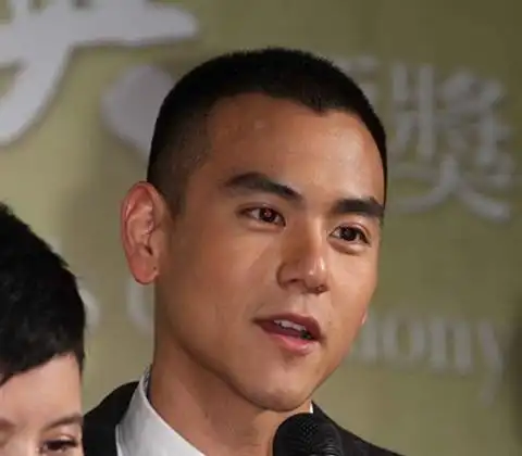 图彭于晏寸头阳光帅气尽显男人本色