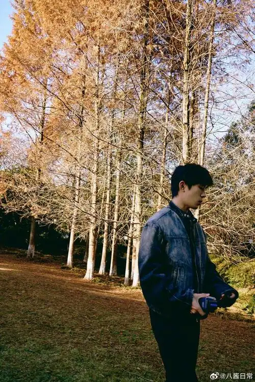 易烊千玺情人节营业大片