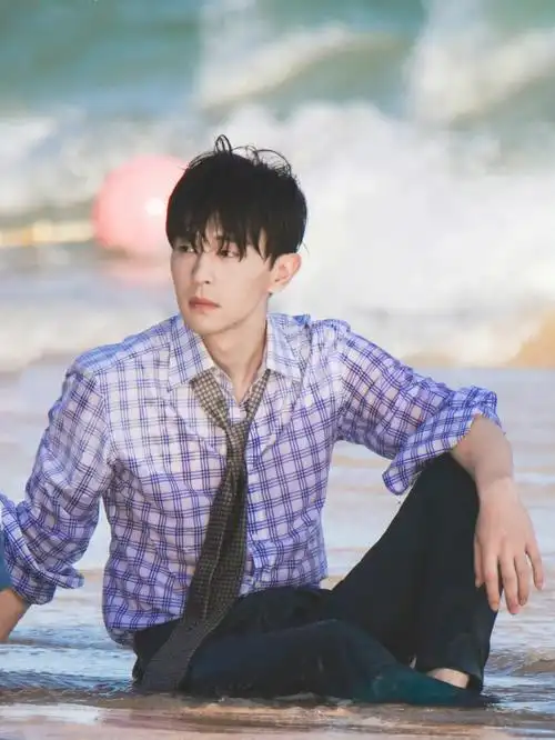 邓伦一晚三套造型你最爱哪一套