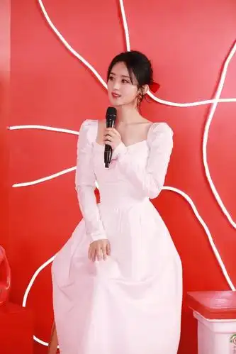 赵丽颖写真,一袭白色连衣裙,优雅灵动,甜美可人