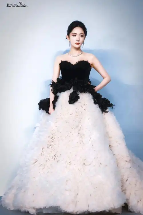 杨幂超话#gq红毯#杨幂红毯的神