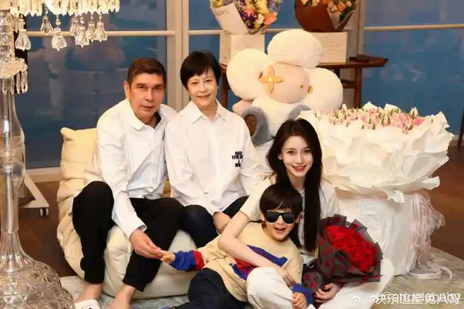 小海绵7岁近照##7岁小海绵近照