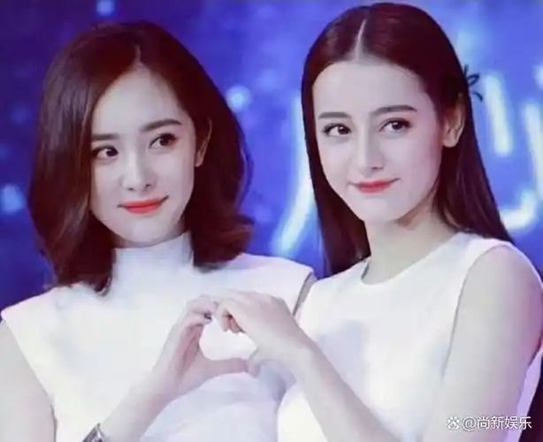 娱乐圈的闺蜜情谊,在迪丽热巴和杨幂身上展现得淋漓尽致.#杨幂