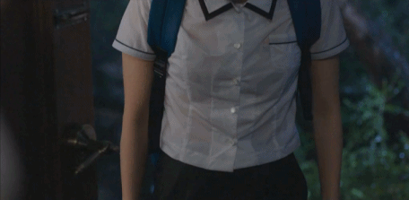 比如少女淋雨来到诗人家换衣服洗澡啥的,一地水滴和校服让人浮想