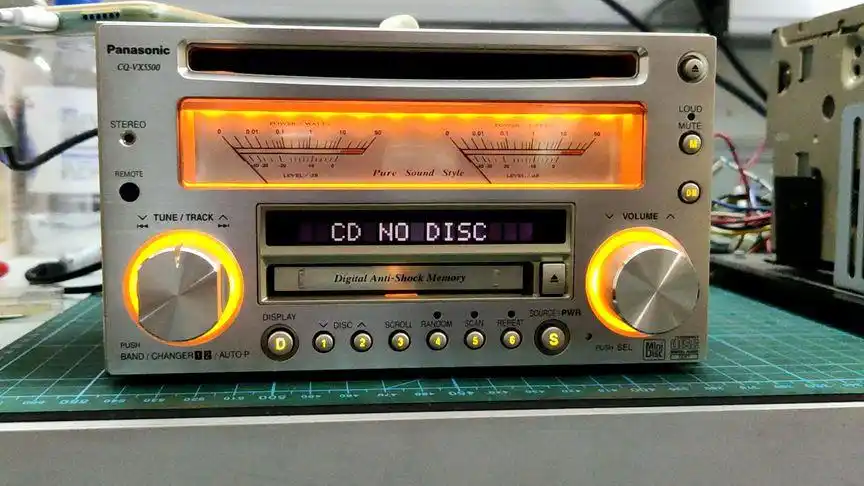 一款颜值非常高的老松下双表头车载cd机