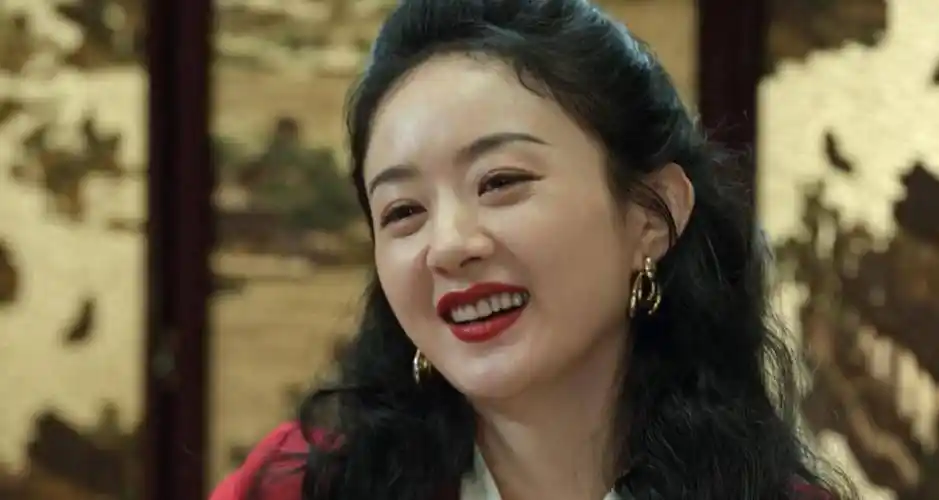 又油又肥?赵丽颖被指老态,但我想说:与其拼命扮嫩不如优雅老去