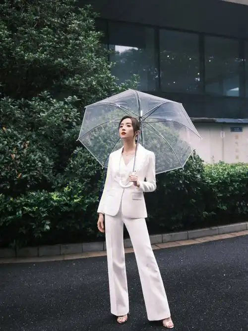 tbstar胡冰卿雨天大片诠释婉约气质