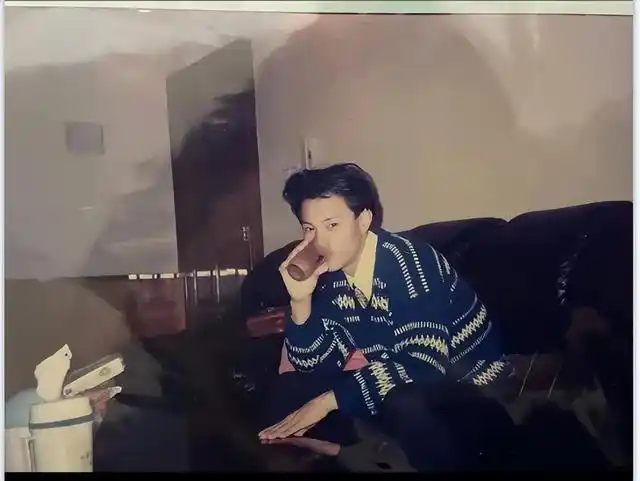 老照片:九十年代年轻男孩,青春洋溢,活力四射