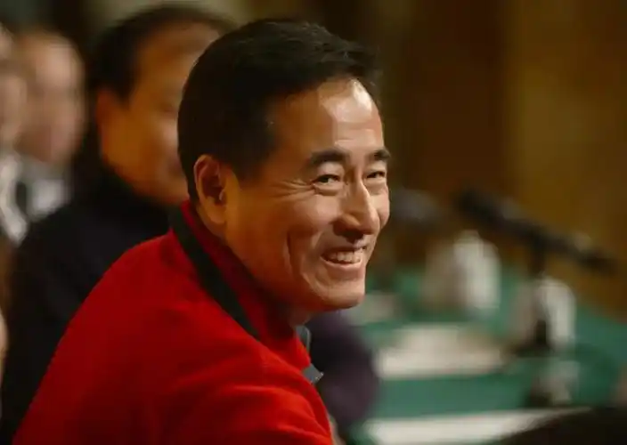 回顾著名演员文兴宇不听妻子的劝告戒烟后半生让妻子黯然流泪