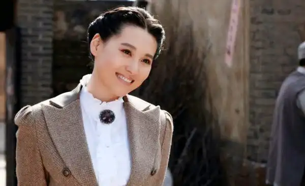 正在四川卫视黄金档火热播出,剧中,宁丹琳饰演备受关注的邢亚萍一角