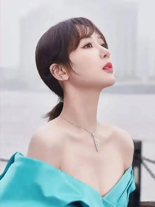 杨紫蜜桃已成熟色香味俱全