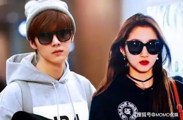 鹿晗关晓彤聚餐被拍,女方背十几万包包气场强大,力破分手传闻_恋情