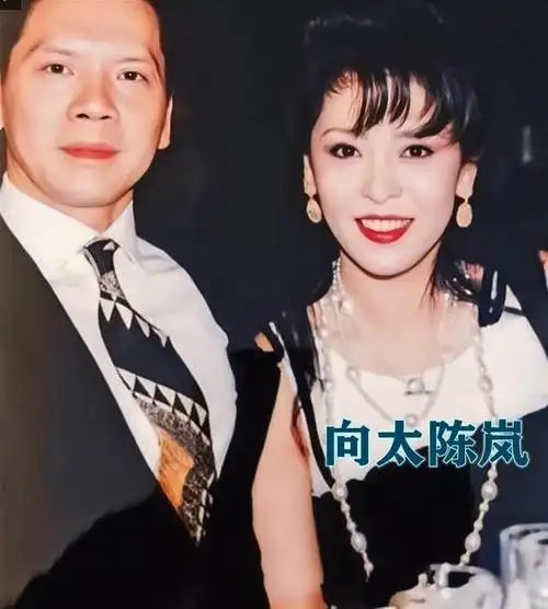 他是"九龙皇帝"的儿子,却沦为小演员,娶老婆后创立电影帝国|向华强