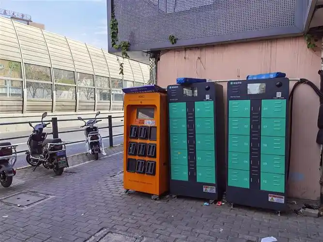 上海街头出现的共享充电桩换电柜能缓解小电驴充电难吗