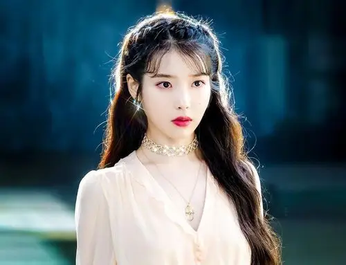 [iu][分享]210728 很多人都认证的超适合iu的造型:半扎长卷发 各类