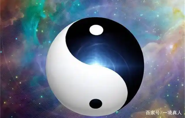 在宇宙洪荒混沌未开那时曰无极,或曰太极.