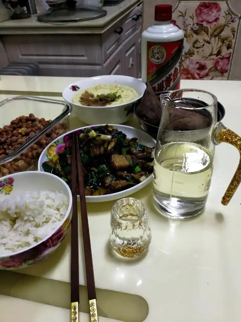 一个人的生活也要过出仪式感.晚餐食谱:回锅肉,芙蓉蛋,花生米 - 抖音