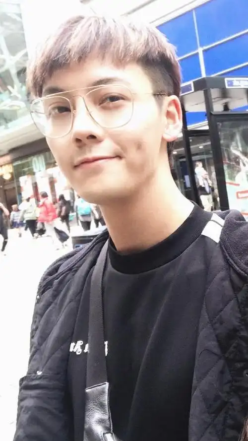 黄明昊这个素颜什么水平