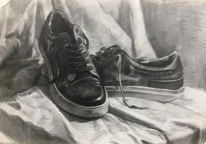 用时:9h指导教师:张老师 袁老师上届央附的素描考题就是手和鞋.