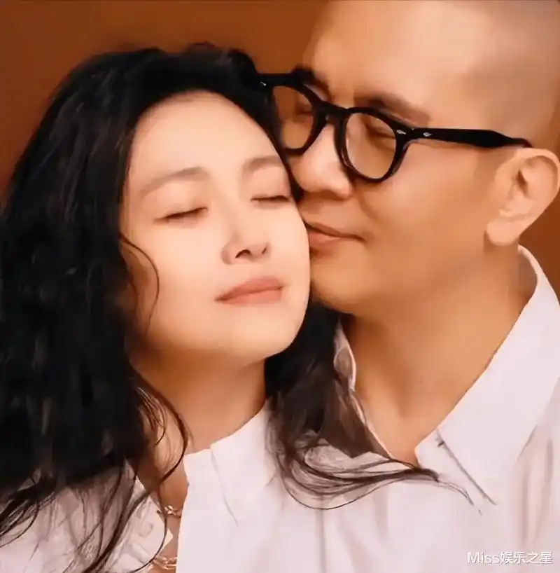 媒体曝光照片.大s近50岁的高龄静诞下 - 抖音