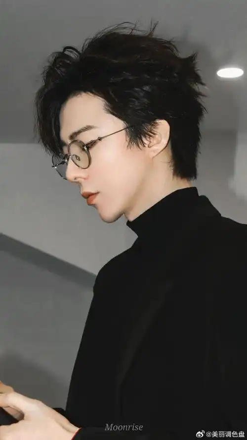 哑舍 刘宇宁##妆造##美妆v赏#仙品侧颜!刘宇宁的完美骨相