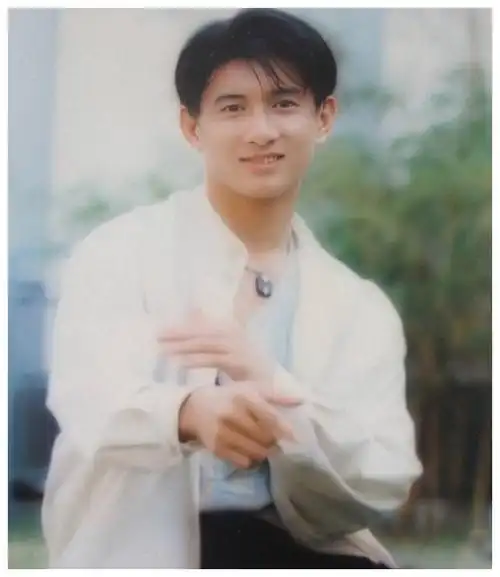 吴奇隆当爸后帅颜"崩塌"?双鬓斑白好显老,一脸胖态谁认得出