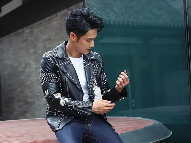 蒋劲夫满腿纹身金耳环,阳光少年从此不复存在?