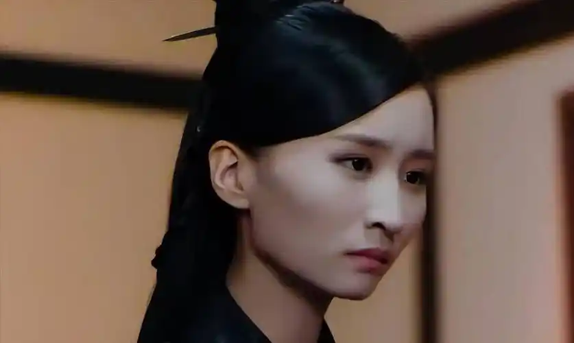 众所周知,聂欢还出演了热播剧《通天狄仁杰》,在剧中饰演"冷月"一角.