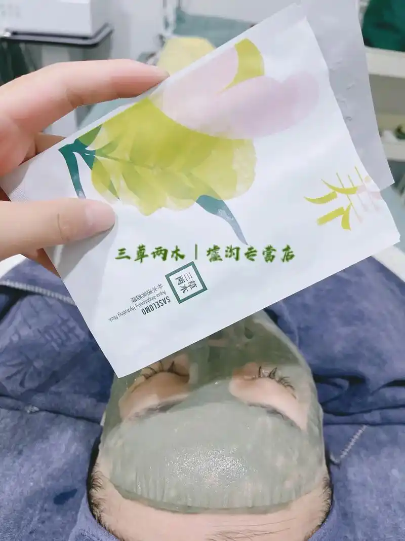 敏感肌.小姐姐第一次路过店门口采购了3盒养面膜加了好友,护理 - 抖音