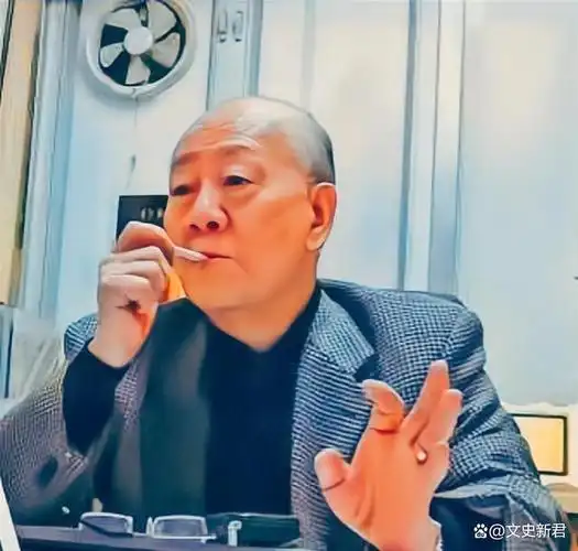 他是怒骂"五亿探长"吕乐的黑社会龙头,晚年苦学中医想救人积德