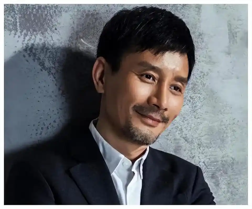 江珊丈夫田小洁亮相,陪伴继女高亦心,尽显成熟魅力 江珊的丈夫田小洁