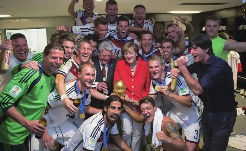 贝洛奥里藏特米内罗球场开始首场角逐,巴西与智利120分钟内战为1比1平