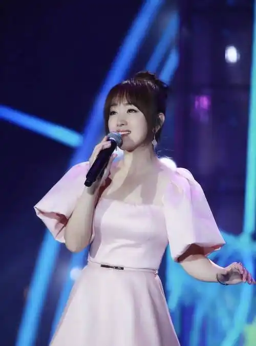 杨钰莹158cm又怎样?