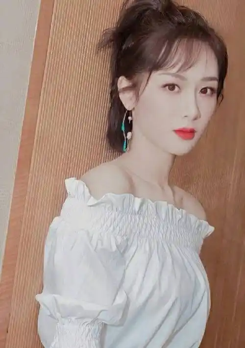 原创杨紫邓伦被传有望再度合体杨紫发文似在回应能等来香蜜夫妇的春天