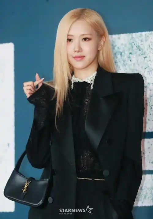 10月20日,韩娱顶流女团blackpink成员朴彩英以一身纯黑色装扮,出席