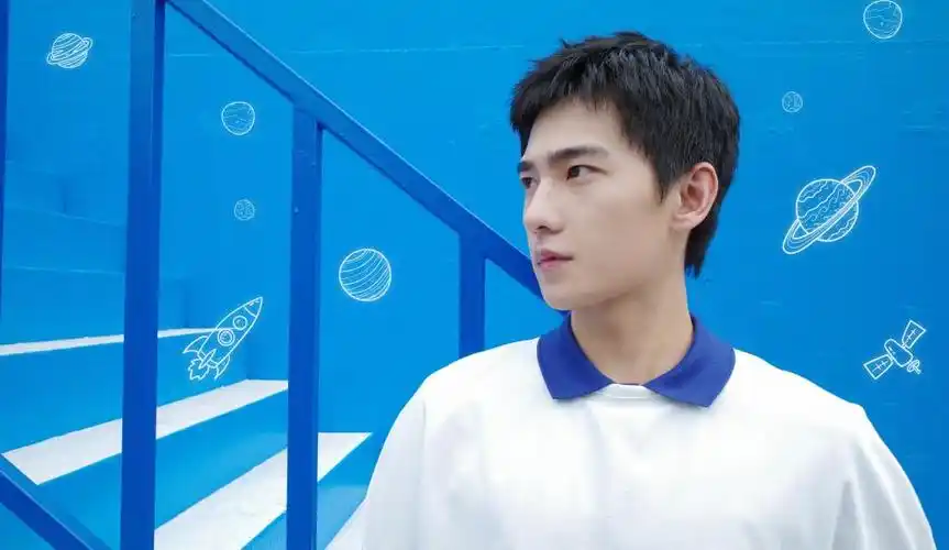 杨洋夏日蓝色清爽写真,图片,壁纸-桌酷