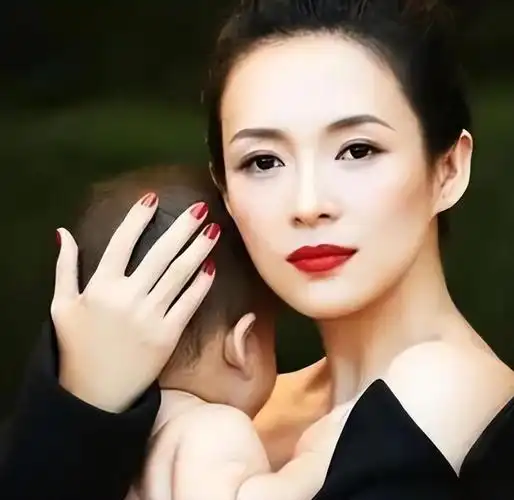 汪峰不怕没新欢,为了年轻的陈露,抛弃了40多岁的章子怡_腾讯新闻