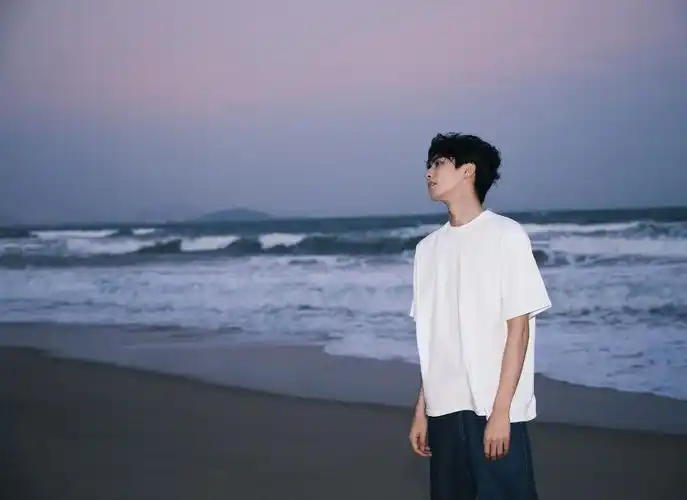 欣赏一下宋威龙的海边随拍,好帅好心动!就爱大帅哥__财经头条