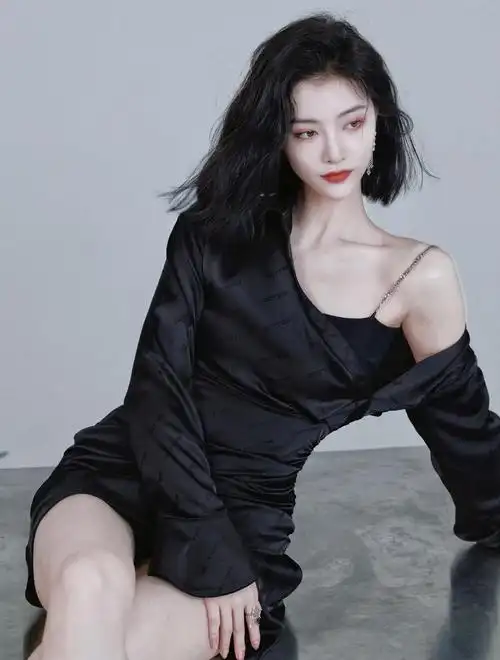 许佳琪美艳写真,清纯甜美,惊艳迷人!_高清图集_新浪网