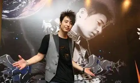 婚后4年,潘玮柏胖到200斤:差点认不出