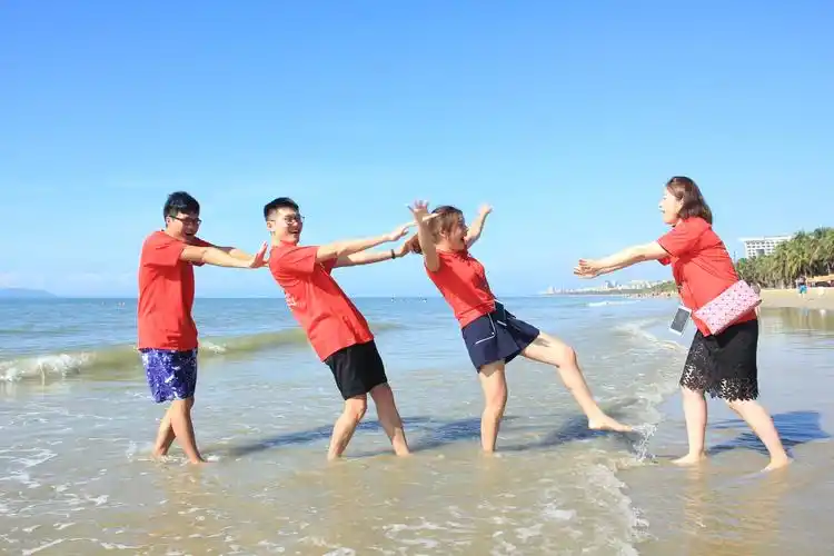 拍美照了,在三亚,唯有蓝天,沙滩不可辜负,没有pose的团建不值得一晒