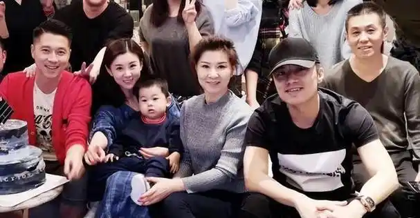 演员李小萌:从来不接吻戏,初吻都是给老公,出道多年无绯闻