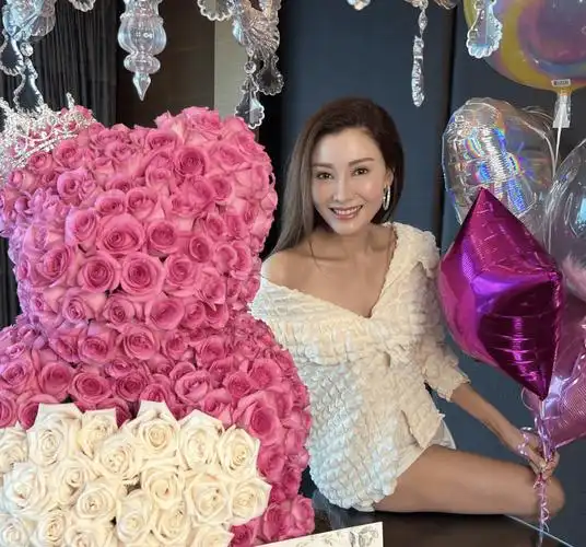 李嘉欣晒美照,穿文胸秀马甲线和4块腹肌,强调称未添加滤镜_健身_生活