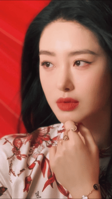 杨采钰红唇开运妆