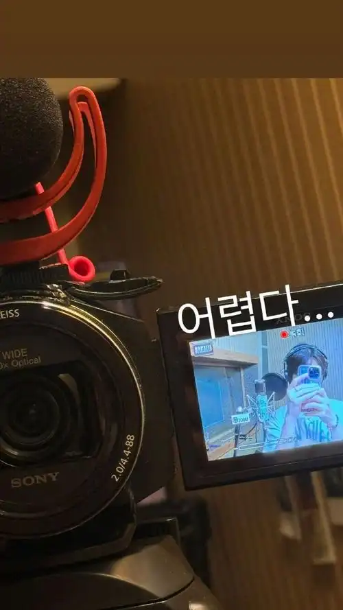 伯贤超话@baekhyunee7#边伯贤#bbh bbx  240528【baekhyunee_exo】ins