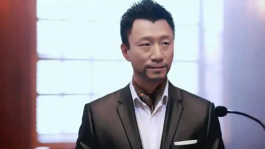 后来孙红雷这个老实人成为了社会大哥